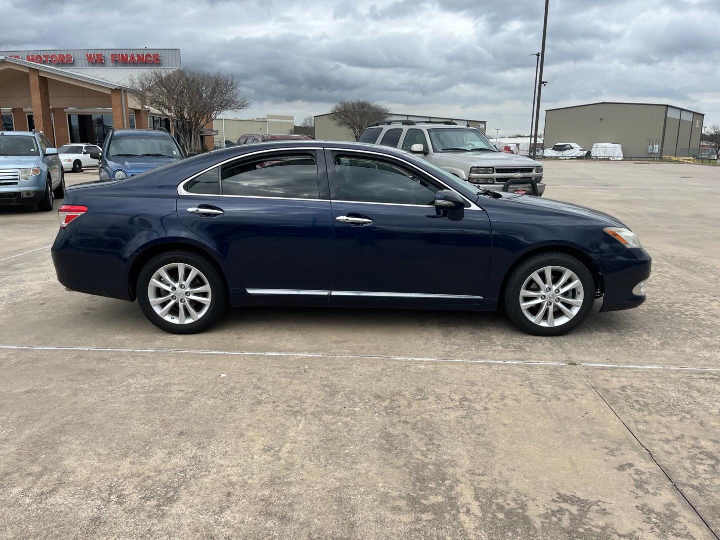 2011 blue /TAN Lexus ES 350 Sedan (JTHBK1EG5B2) with an 3.5L V6 DOHC 24V engine, 6-Speed Automatic transmission, located at 14700 Tomball Parkway 249, Houston, TX, 77086, (281) 444-2200, 29.928619, -95.504074 - Photo#7